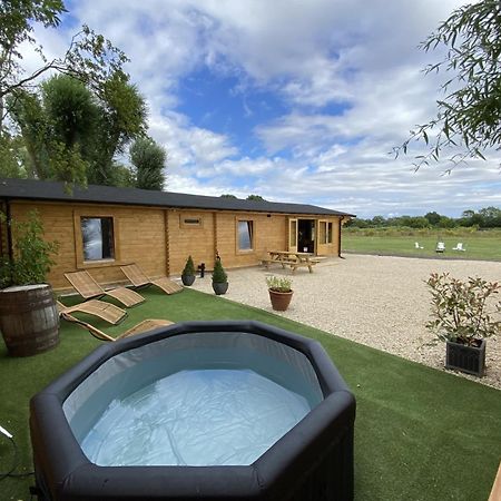 Inviting 3-Bedroom Lodge In Ashton Under Hill Evesham Esterno foto