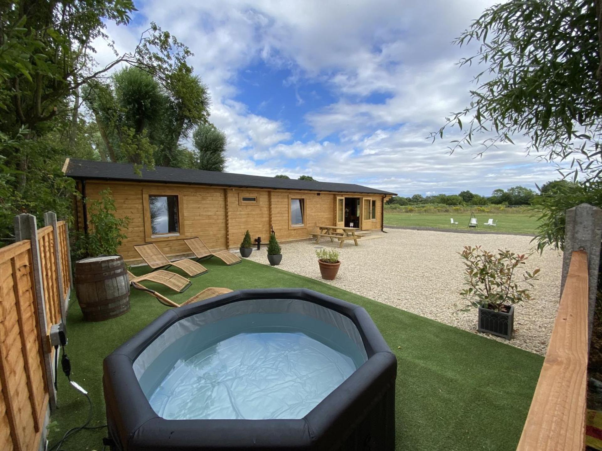 Inviting 3-Bedroom Lodge In Ashton Under Hill Evesham Esterno foto